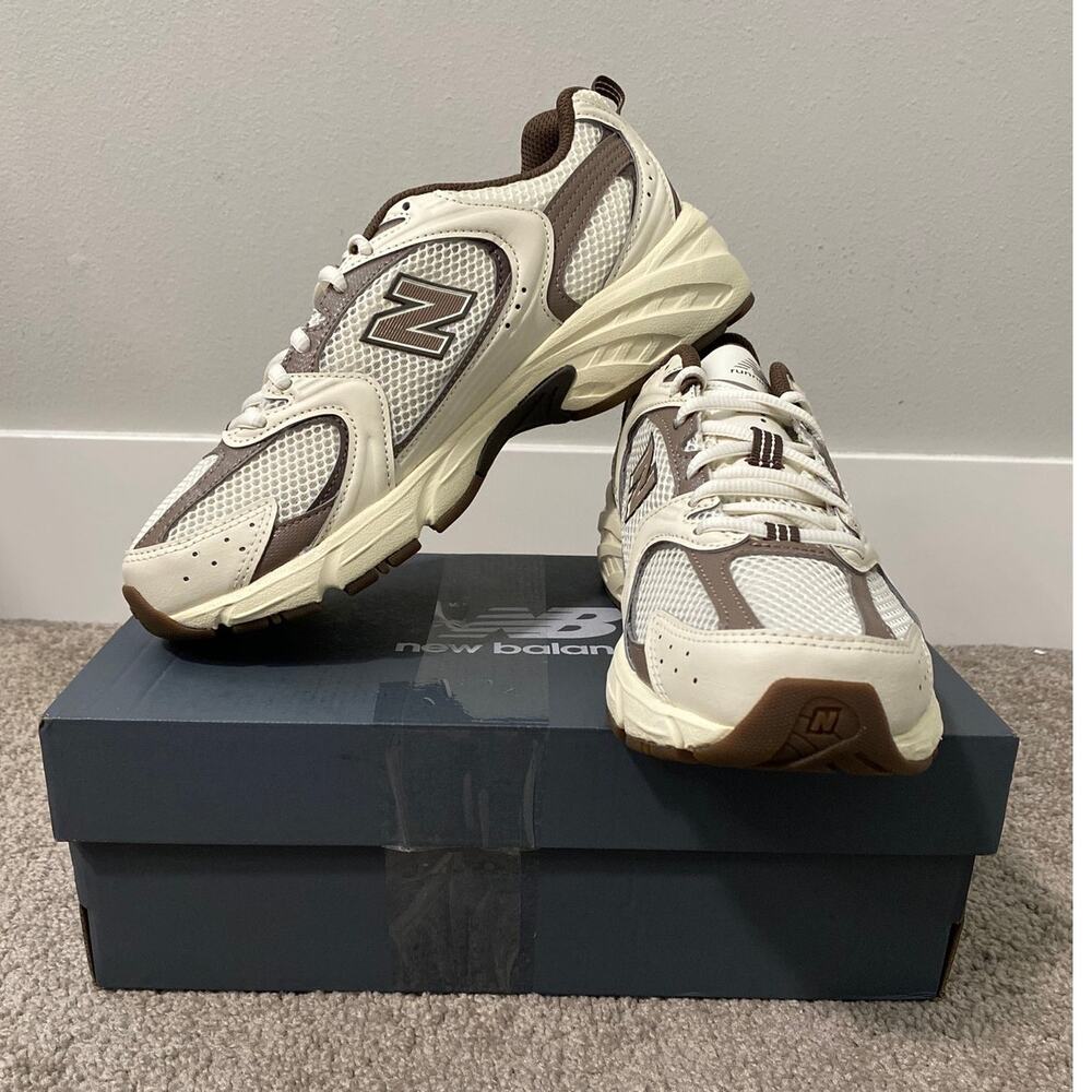 New Balance 530 Sneakers Men’s 7 Women’s 8.5 Retro Running Shoes